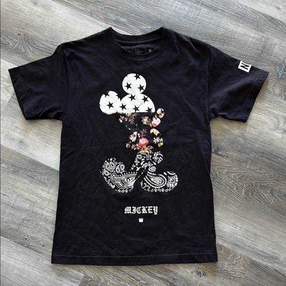 Disney Neff Mickey Mouse Black  T-Shirt sz s - Picture 1 of 5